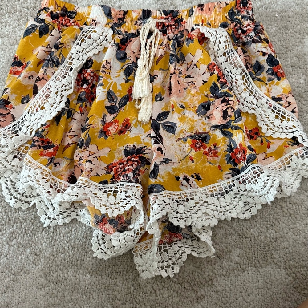 Comfy lose shorts flowers worn once